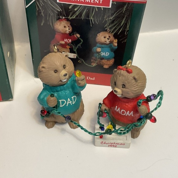 Lot of 1992 Hallmark Ornament Christmas Memories Mom Dad and Stringer - Picture 4 of 4